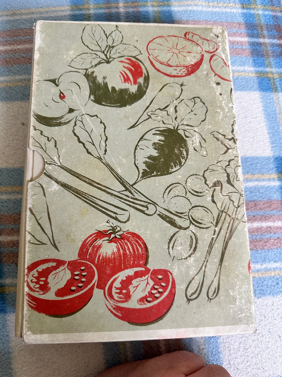 HoneyburnBooks's tweet image. 💖 1964 Woman’s Own Cook Book in Slip Case - George Newnes Publisher 💖 by Honeyburn Books (UK)

Starting from 🤑 £75.00 🤑

Shop now 🛍️ at honeyburnbooks.com/products/1964-…

#Cookery #Cooking #Slipcase #Woman’sOwn