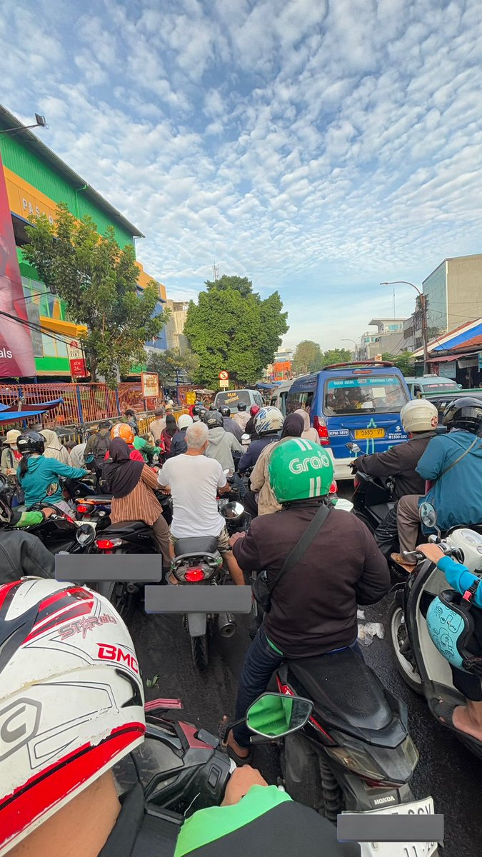 ascriptical's tweet photo. INI DEPAN PASAR PALMERAH GAMAU DITERTIBKAN APA???? https://t.co/onmVNgwQMr