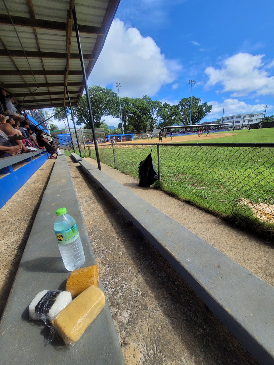 yk1979's tweet image. ミクロネシア連邦🇫🇲コロニア
ポンペイ島の旧首都だが、島が比較的広いので人口密度は少ない
山があり緑が濃く、南の島のジャングル感
日曜だったので店が全て閉まっていて、子供達の野球⚾️の観客がびっしり
🇯🇵の統治時代の名残も多く、南洋庁首府のパラオと似通っている
#micronesia #pohnpei