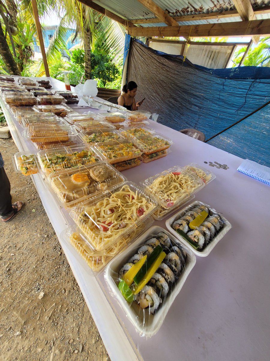 yk1979's tweet image. ミクロネシア連邦🇫🇲コロニア
ポンペイ島の旧首都だが、島が比較的広いので人口密度は少ない
山があり緑が濃く、南の島のジャングル感
日曜だったので店が全て閉まっていて、子供達の野球⚾️の観客がびっしり
🇯🇵の統治時代の名残も多く、南洋庁首府のパラオと似通っている
#micronesia #pohnpei