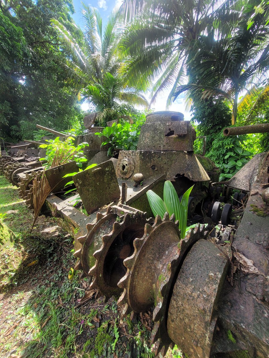 yk1979's tweet image. ミクロネシア連邦🇫🇲コロニア
ポンペイ島の旧首都だが、島が比較的広いので人口密度は少ない
山があり緑が濃く、南の島のジャングル感
日曜だったので店が全て閉まっていて、子供達の野球⚾️の観客がびっしり
🇯🇵の統治時代の名残も多く、南洋庁首府のパラオと似通っている
#micronesia #pohnpei