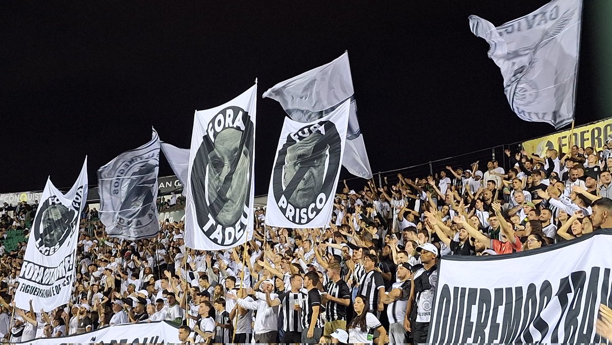 Tonnvieiraa's tweet photo. Figueirense nós te amamos, é muito grande a tua tradição.
#foralages #foraprisco #foratadeu #conselhoomisso
Te amo figueira, faz mais um pra mim tic tic tic. https://t.co/kN8H0Tistg