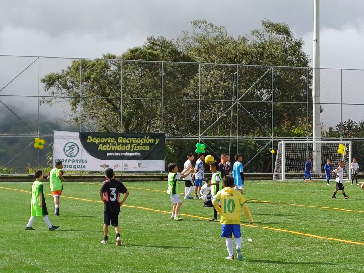Indeportes Antioquia (@indeportesant) on Twitter photo ¡Renovado el estadio de fútbol del municipio de Sonsón! 🥅
<a href="/GobAntioquia/">Gobernación de Antioquia</a>, <a href="/IndeportesAnt/">Indeportes Antioquia</a> y
<a href="/AlcaldiaSonson/">Alcaldía de Sonsón</a> entregaron este renovado escenario deportivo que ahora cumple con todas las normas técnicas desde el punto de vista deportivo, civil y ambiental. 👉🏼goo.su/jDGgv ¡Renovado el estadio de fútbol del municipio de Sonsón! 🥅
<a href="/GobAntioquia/">Gobernación de Antioquia</a>, <a href="/IndeportesAnt/">Indeportes Antioquia</a> y
<a href="/AlcaldiaSonson/">Alcaldía de Sonsón</a> entregaron este renovado escenario deportivo que ahora cumple con todas las normas técnicas desde el punto de vista deportivo, civil y ambiental. 👉🏼goo.su/jDGgv