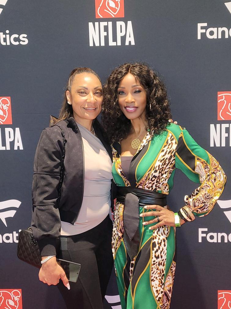 LovelyMzJackson's tweet image. Good seeing the NFLPA team this weekend. #RookiePremiere #NFLPA #fanatics