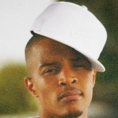 Lean my hat to the side like I’m @tip 🧢
@dgehighfashion 
#JRSZN #DGE4L💎 #LLEK💜💛