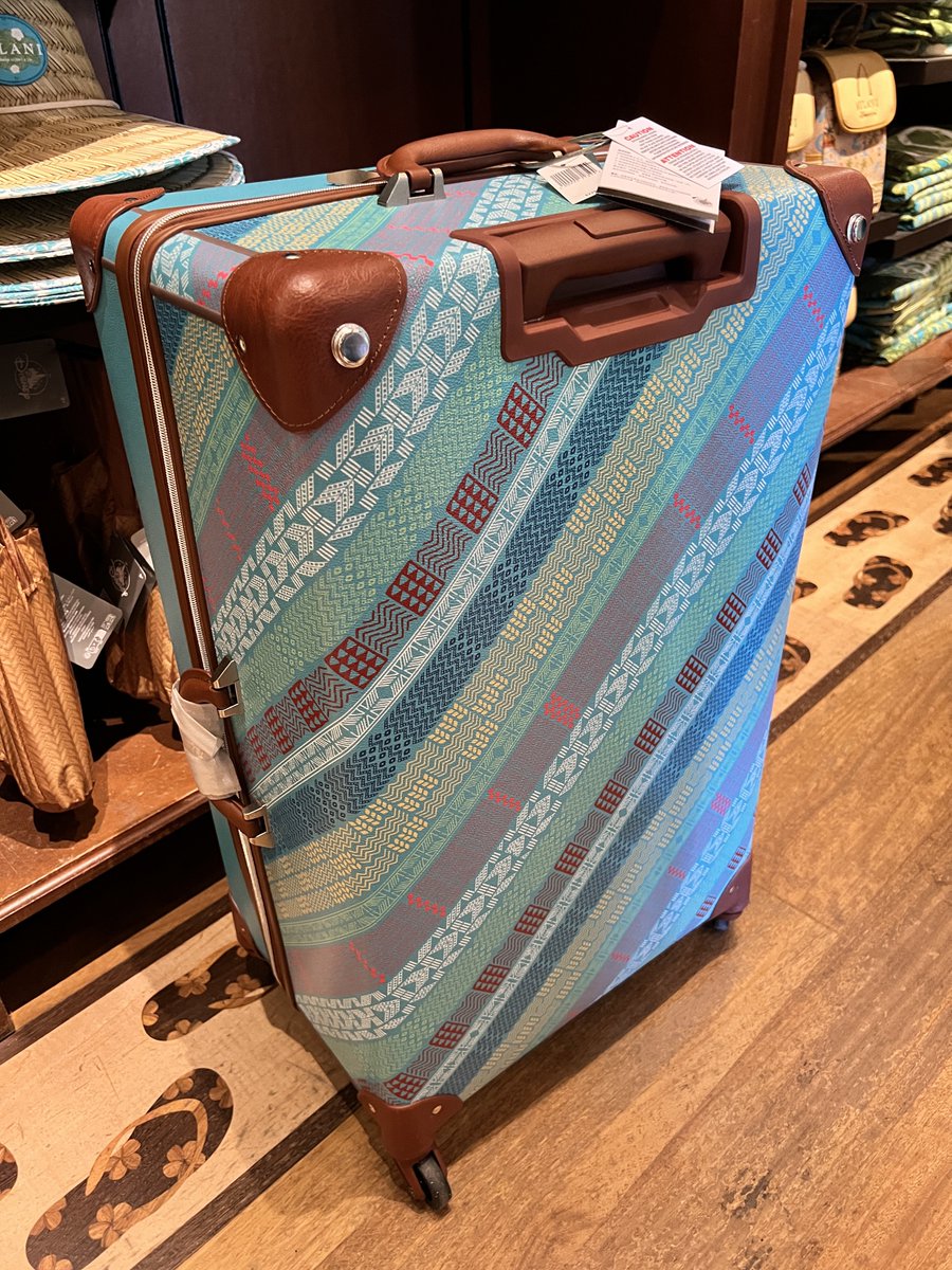 アウラニグッズ購入1個目！ 一目惚れしたスーツケース🧳✨ ショップで