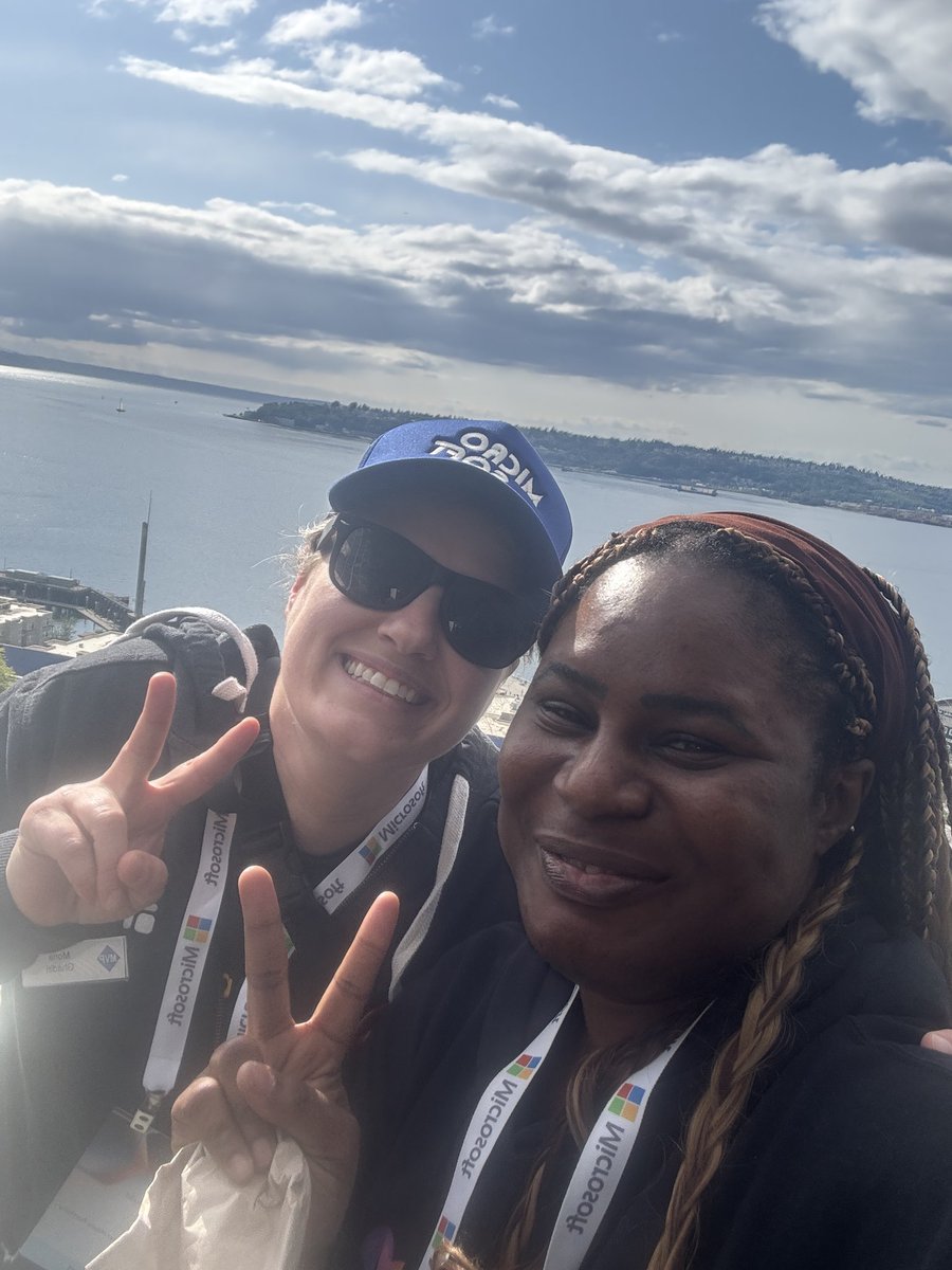 Richie4love's tweet image. 😁😁😁 pictures because duhh 😁😁

#MSBuild #MicrosoftBuild @events_msft