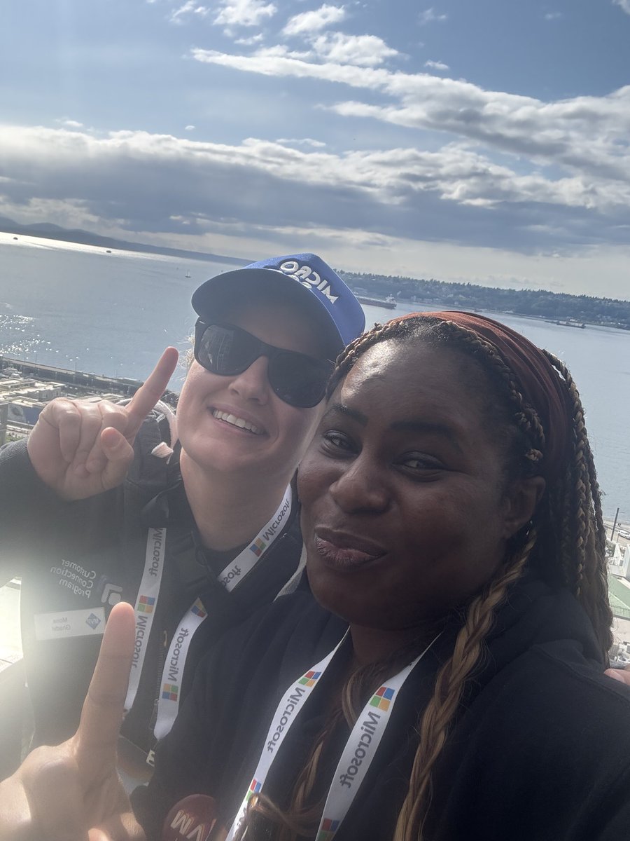 Richie4love's tweet image. 😁😁😁 pictures because duhh 😁😁

#MSBuild #MicrosoftBuild @events_msft