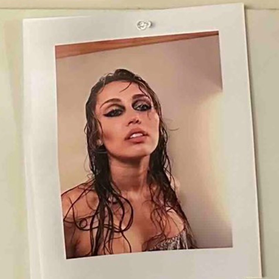 MileyEdition's tweet photo. OH MILEY CYRUS 😭🥵 https://t.co/GVBIq8xh0J