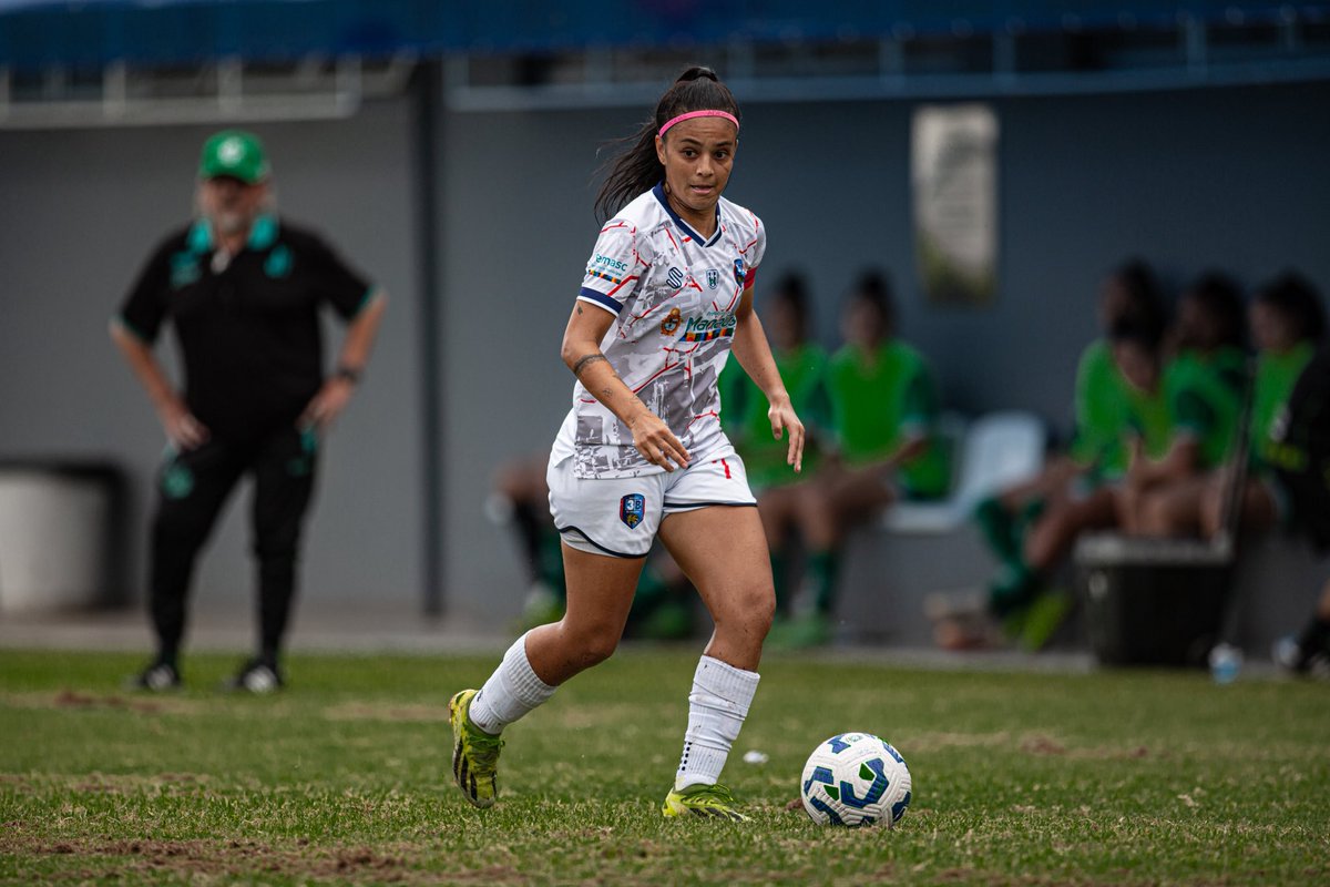 acessoimagens's tweet photo. Gabi Batista comanda a reação do 3B da Amazônia. Capitã e destaque no setor defensivo, esteve em campo nas duas vitórias seguidas no Zamith, incluindo a vitória deste domingo sobre o Juventude-RS.

Próximo jogo será contra o Grêmio, em Porto Alegre.

📸: Laiza Balieiro https://t.co/QOllRwanFB