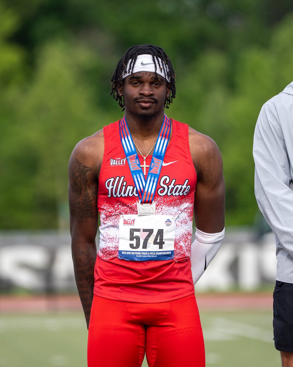 EJ adds another medal to the collection‼️

EJ secured second-place in the 200m after running a time of 20.82!