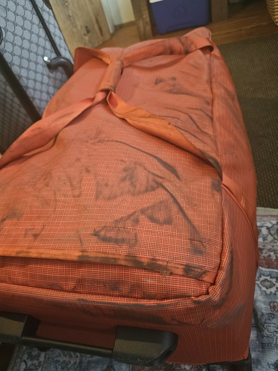 To my friends <a href="/AmericanAir/">americanair</a> 
I have some great ideas regarding baggage handling I'd love to share with you, inspired today by the handling of my brand new <a href="/patagonia/">Patagonia</a> bag...that I love(d). 

I have some ideas, and look forward to chatting. 🙂