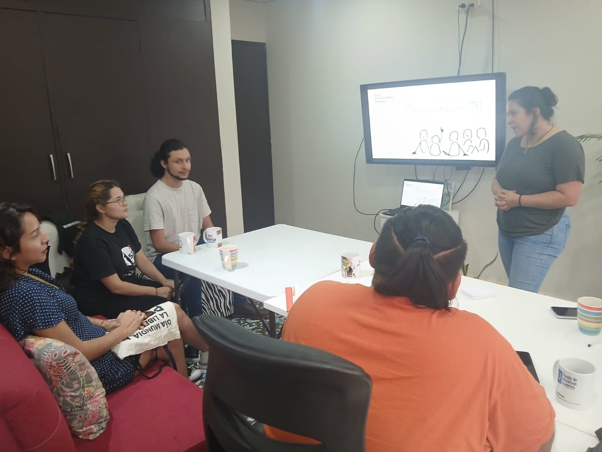 #HayTierraBajoElCementoQuebralosySembraTusAlimentos Es momento de transformación de ser El Micelio que se expande entre la Suburbia de la ciudad reconstruir, transformar y crecer por el derecho a la ciudad y un espacio más verde por medio de la agroecológica.
#ElMicelioSeExpande.