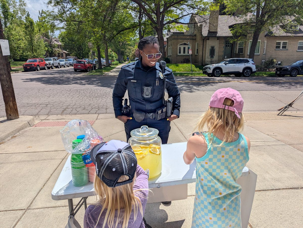 Thanks for stopping for some lemonade <a href="/DenverPolice/">Denver Police Dept.</a>