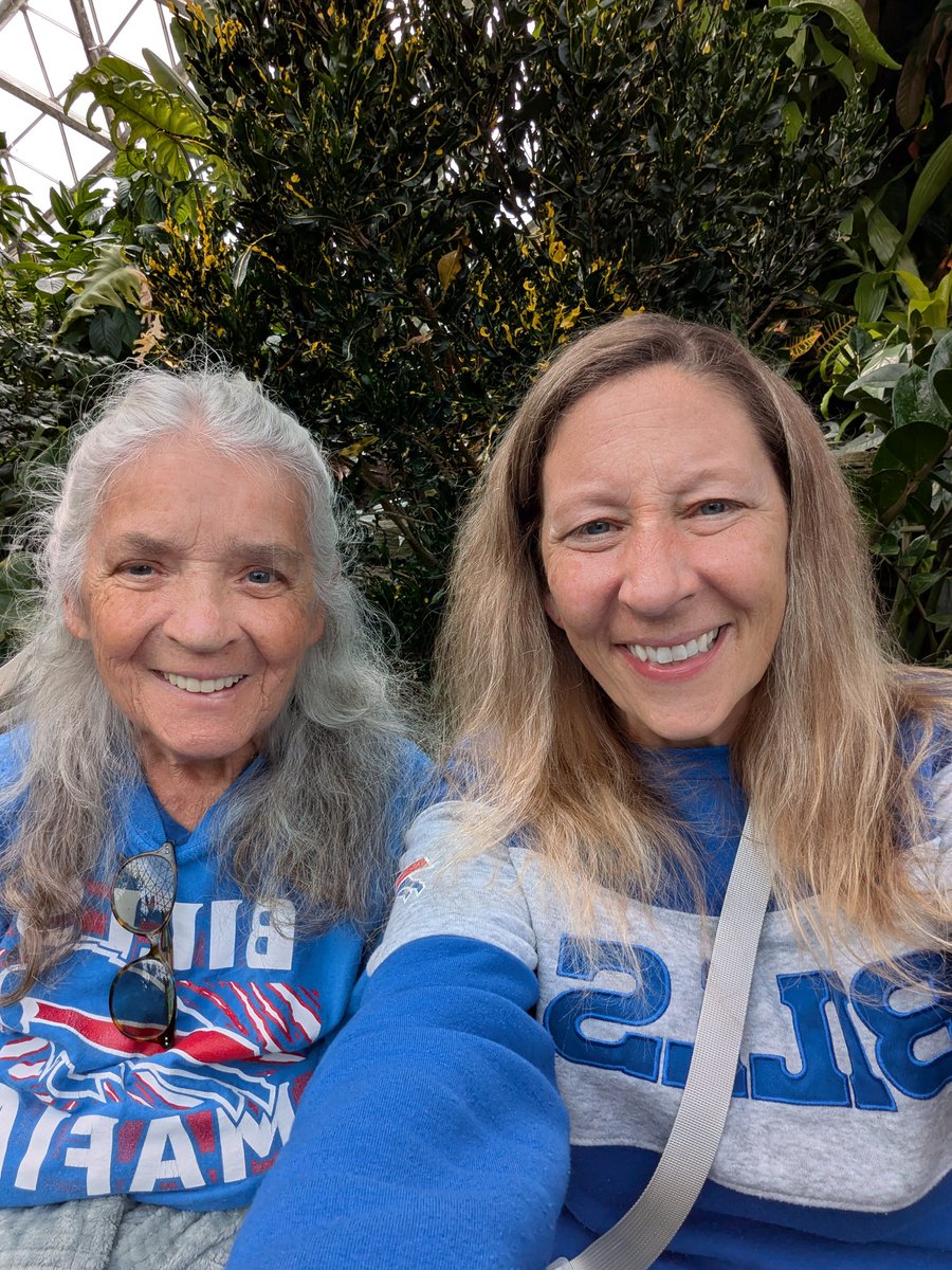 srp723's tweet photo. @OfficialJackson My mom and I came in from buffalo!  My mother first saw you when you opened for Randy Travis! Thank you for all the great memories ❤️ #LastCallWithAlan https://t.co/0asT2S1I8e
