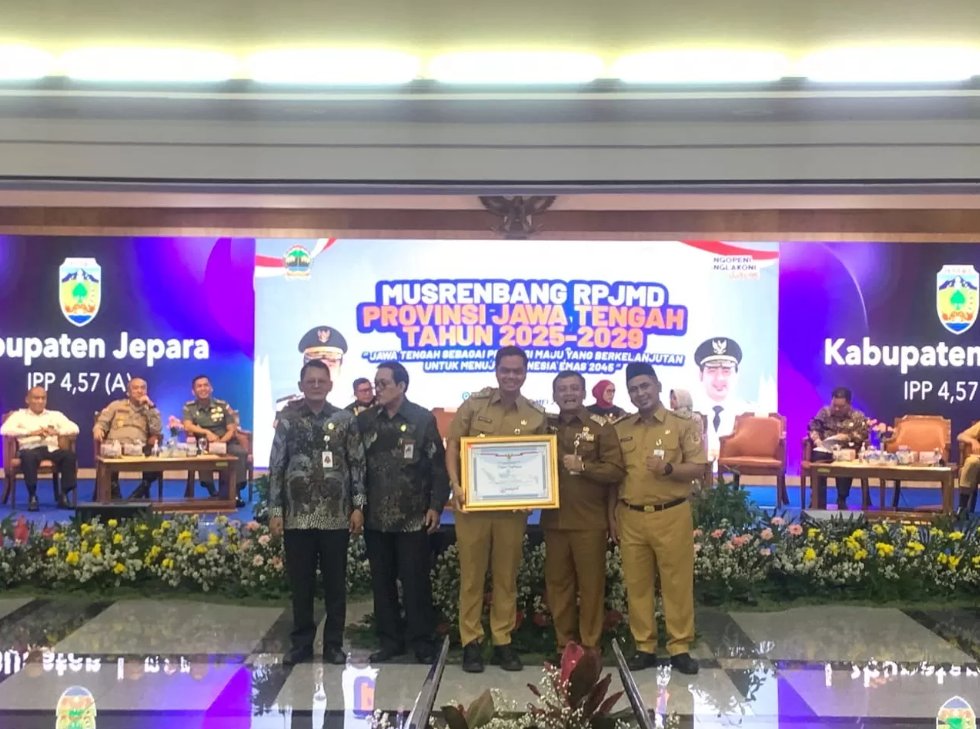 🚀 Disdukcapil Jepara raih Pelayanan Prima dari Kemenpan RB 2024!
Langkah maju menuju predikat Wilayah Bebas Korupsi (WBK).
Terus berinovasi demi layanan cepat, mudah &amp; adil. 💪

link berita: radarkudus.jawapos.com/jepara/6960271…