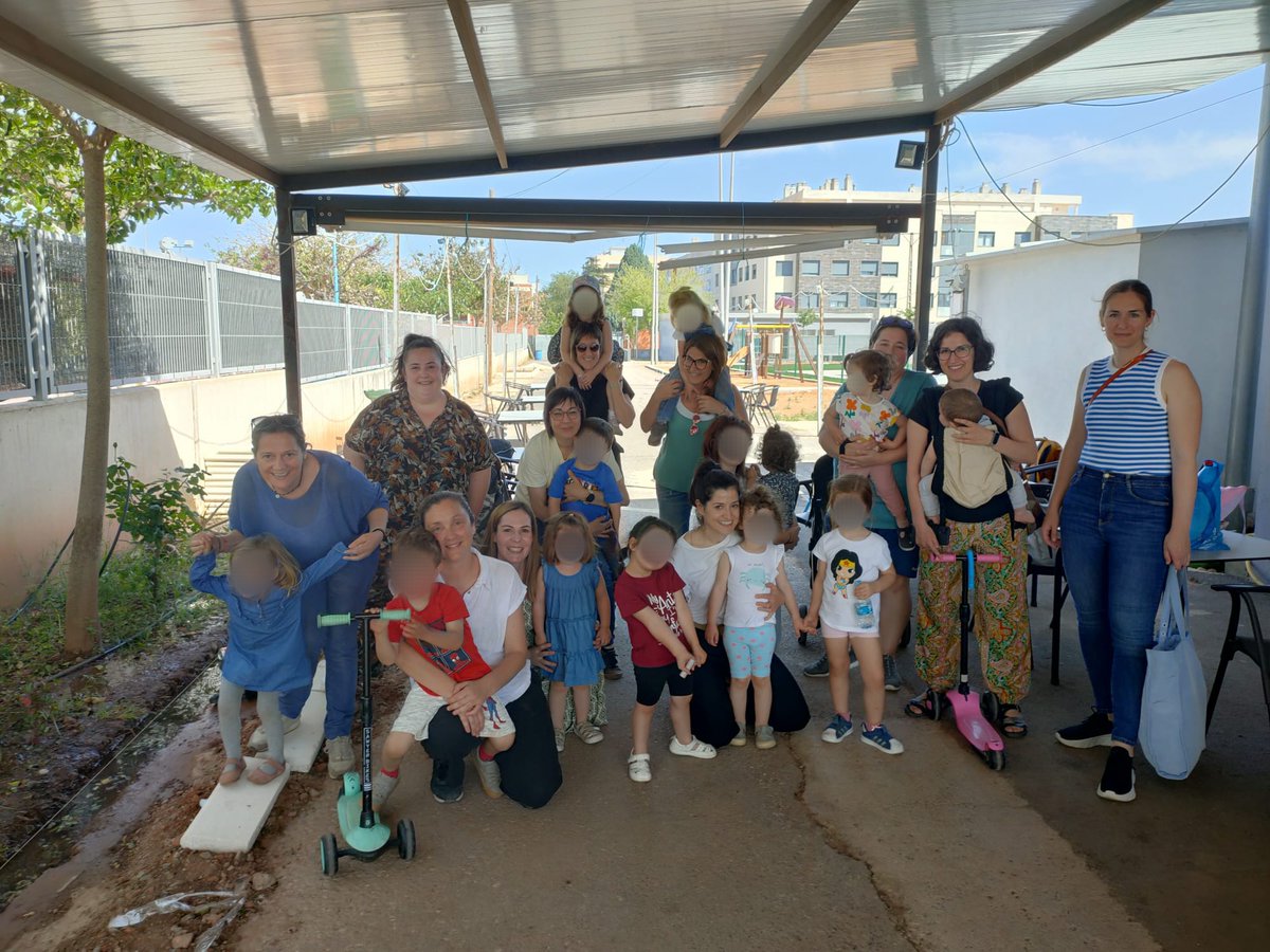 MSPE_CValencia's tweet photo. Con motivo del #díadelafamilia, ayer pasamos la mañana en el #EspaiVerdViu de Nules, espacio ideal para disfrute de todos. Luego comida para recuperar fuerzas y completar la jornada haciendo tribu.
Nos vemos en la próxima actividad 🎉 https://t.co/P8PuzwHA7J
