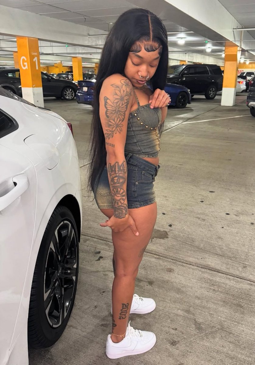 og202Lexii's tweet photo. Blinded by my beauty if u want a me come get me and let’s link up #dmv #dmvfreaks #dmvlinks #dmvlinkups #dmvmeets #dmvmeetups https://t.co/YUGDEnbbxd