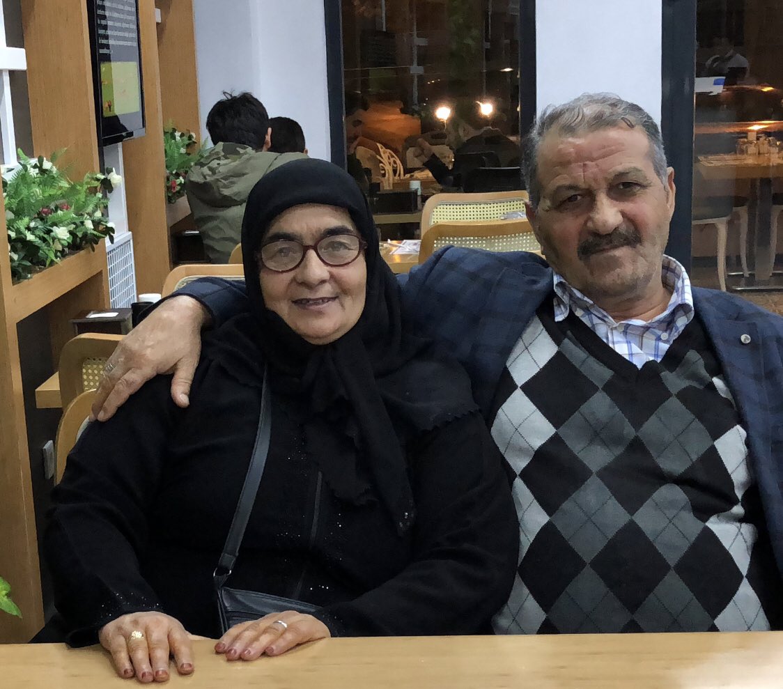 Geçmek bilmeyen bir gece…
19 Mayıs 2023–19 Mayıs 2025 yokluğun tam iki yıl oldu.
Babam! Manası nasıl anlatılabilir ki. Hangi sözcükler ifade edebilir, bir babanın sevgisini, fedakârlığını, şefkatini, duruşunu, azmini. 
Allah’ım (c.c.) kabrini nuruyla, nurlandırsın. İnşallah 🤲