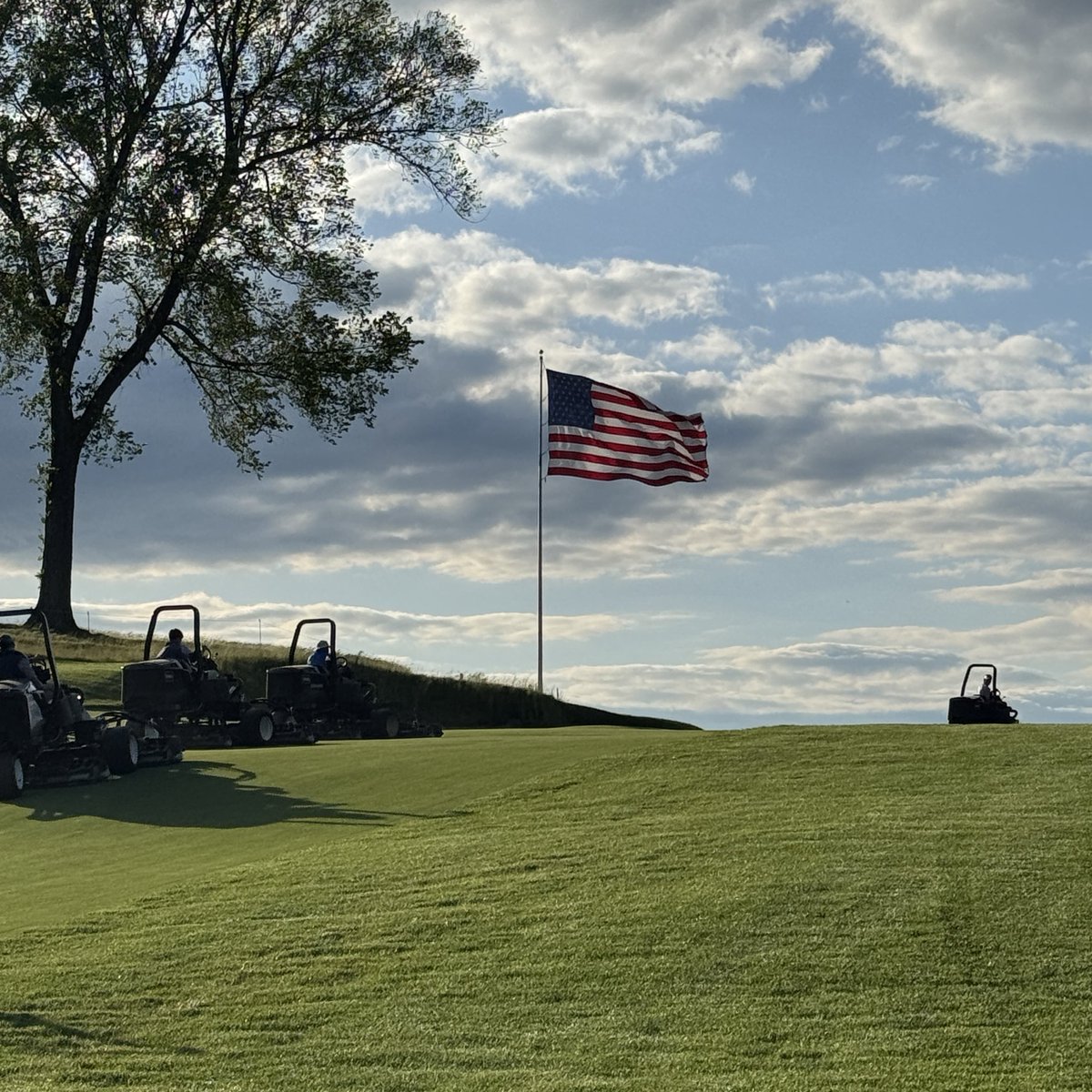 TheGCSNetwork's tweet photo. Wrapping up our coast to coast trip in the Nation’s capital where @PeteWendtCCC and team are putting the finishing touches on the course for the @seniorpgachamp. https://t.co/p5aVa0wsuj