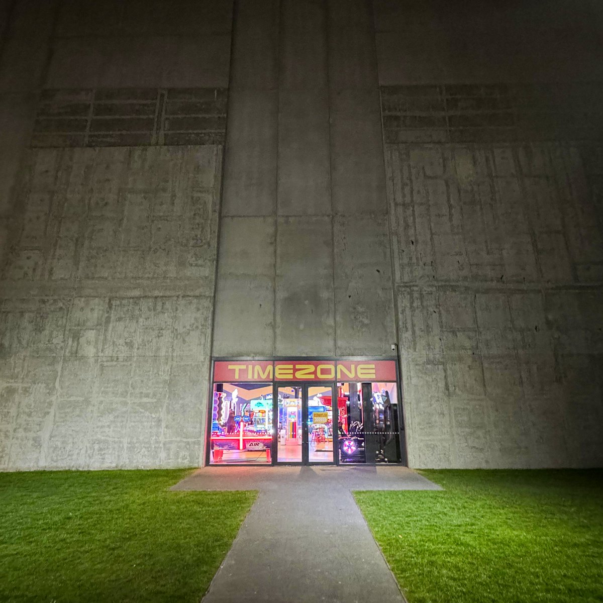 DOESNOTEXIST tweet media