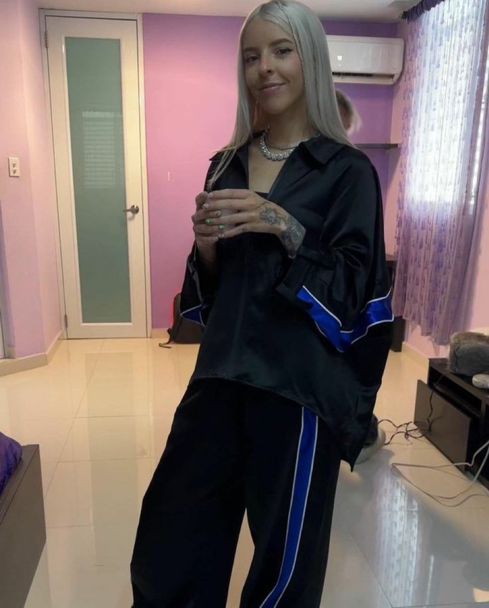 miko después de un tremendo show y aparecer en una canción de la nada sin avisar