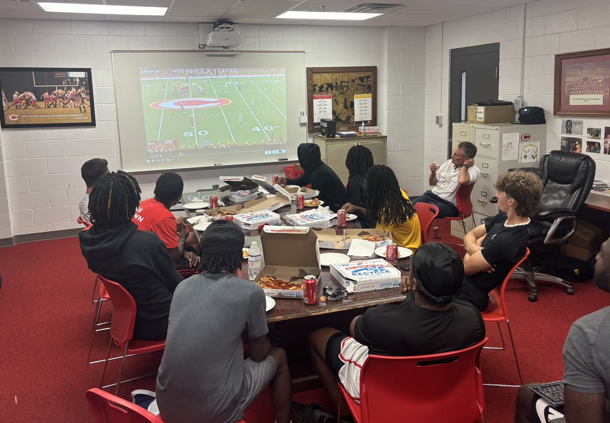 Wrapped up Spring practice with film, pizza, and a short history lesson on the Black Sheep squadron!

#GoGlads #RestoretheGlory  🔴🟡