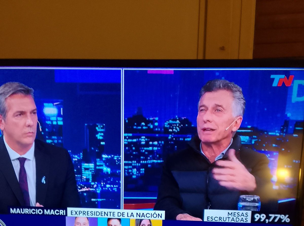 maria_casabal's tweet photo. Que tranquilidad transmite Mauricio Macri, que sensatez. 
Sin gritos, sin insultos a los periodistas.
Como se lo extraña...
Que fea está nueva realidad, tan vulgar, igual a la anterior.
Lo de hoy es una experiencia.
La próxima espero que voten todos. https://t.co/gd9J6Ol96N