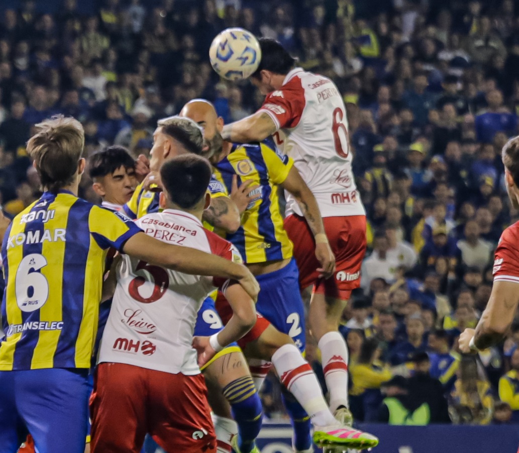 periodismobsas's tweet photo. Liga Profesional: Huracán dio el batacazo ante Rosario Central al ganar de visitante por 1 a 0 y es el primer semifinalista del torneo https://t.co/eKyYQO9eHX #huracan #globo #rosariocentral #rosario #mazzantti #holan #kudelka #ligaprofesional #broun #malcorra #galindez #campaz https://t.co/iHlTNto0Wl