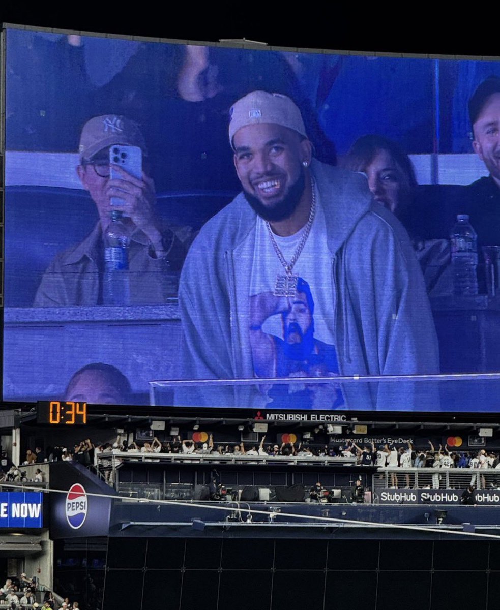 Love the shirt!!! <a href="/KarlTowns/">Karl-Anthony Towns</a>