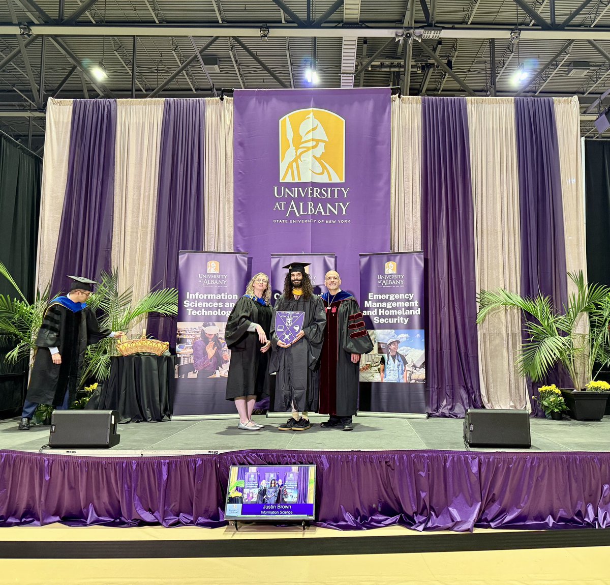 SURFR0CK's tweet photo. Finished grad school!!!! https://t.co/P4qzBznX4f