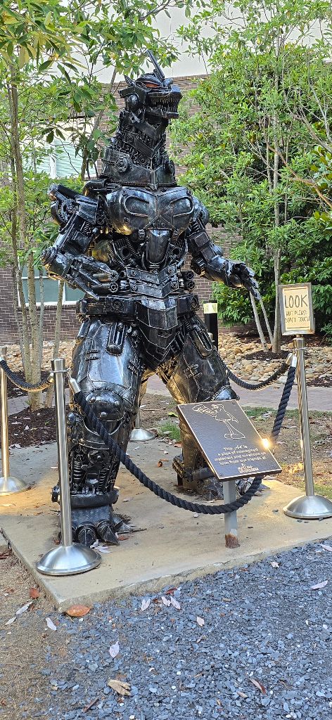 bladesedgemedia's tweet photo. Sorry for the drought of content these last two weeks, I've been on vacation! To make it up to everyone, a Mechagodzilla statue made of reused materials I saw in Atlanta. https://t.co/C3ZCgAYCoT