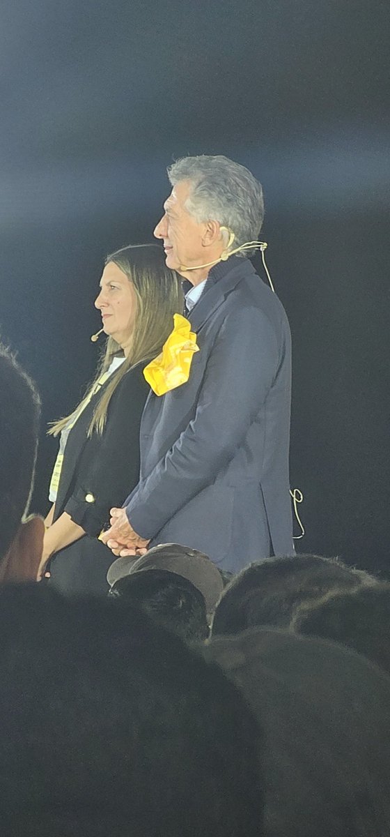 a_alechiara's tweet photo. Gracias Gracias GRACIASSSSS Presidente @mauriciomacri, @slospennato y a todos los que acompañaron, acompañan y seguirán acompañando al PRO PURO SIN FUSIÓN BIEN AMARILLO #MacristasUnidos #ElPRONoTieneSucursales #ElPRONoDestiñe #AcaEstamos
#SiempreJuntos 🐱💛💪🏻🇦🇷 https://t.co/4aGvrEN3BI