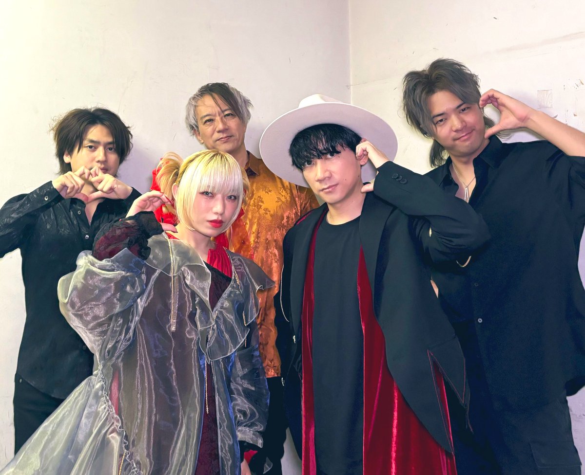 おはようございます。

ワンマンライブ帰宅後、疲れすぎて爆睡してしまいました。

ツアー初日、横浜熱すぎました🎸