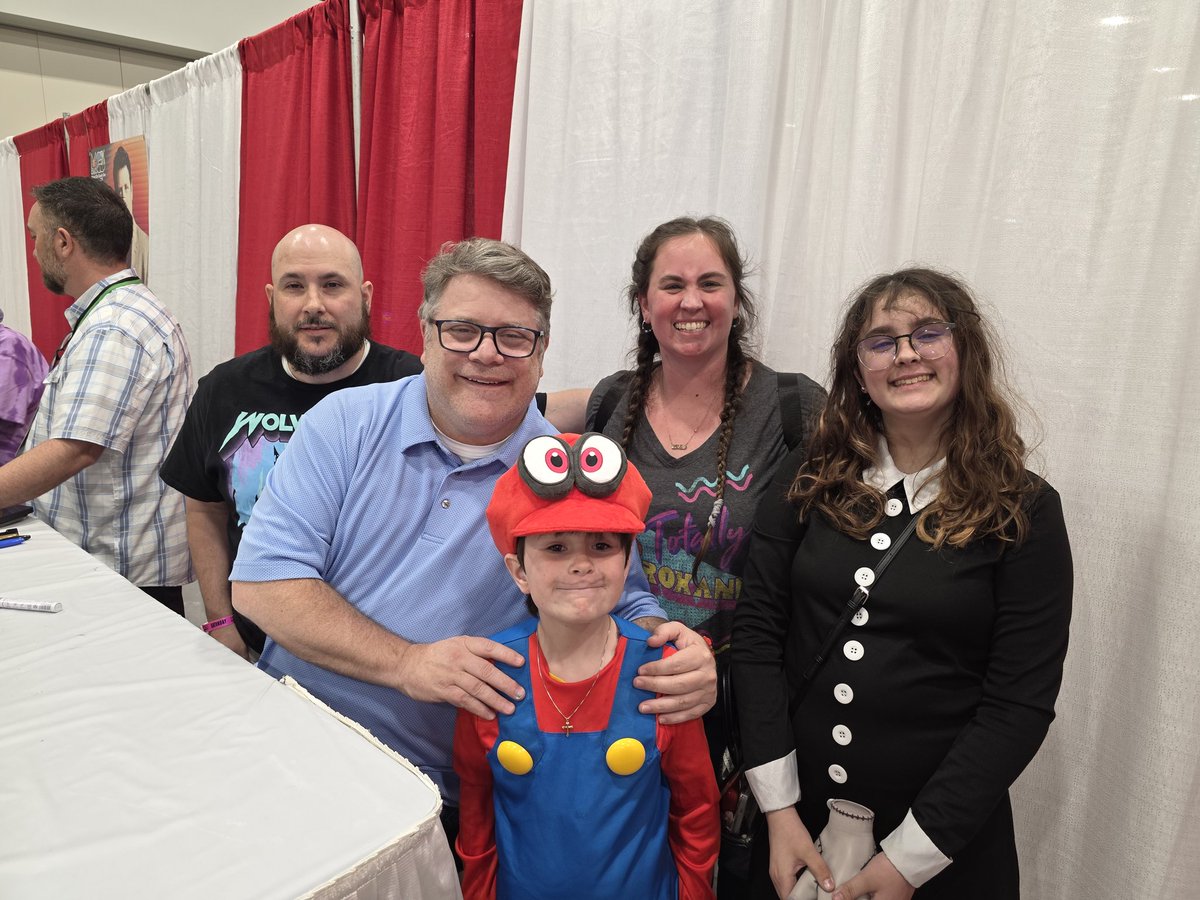 sngglbgbl's tweet photo. @SeanAstin And thank you again. Wonderful meeting you. God bless you, you made his day! https://t.co/1Z7KOC9yNb