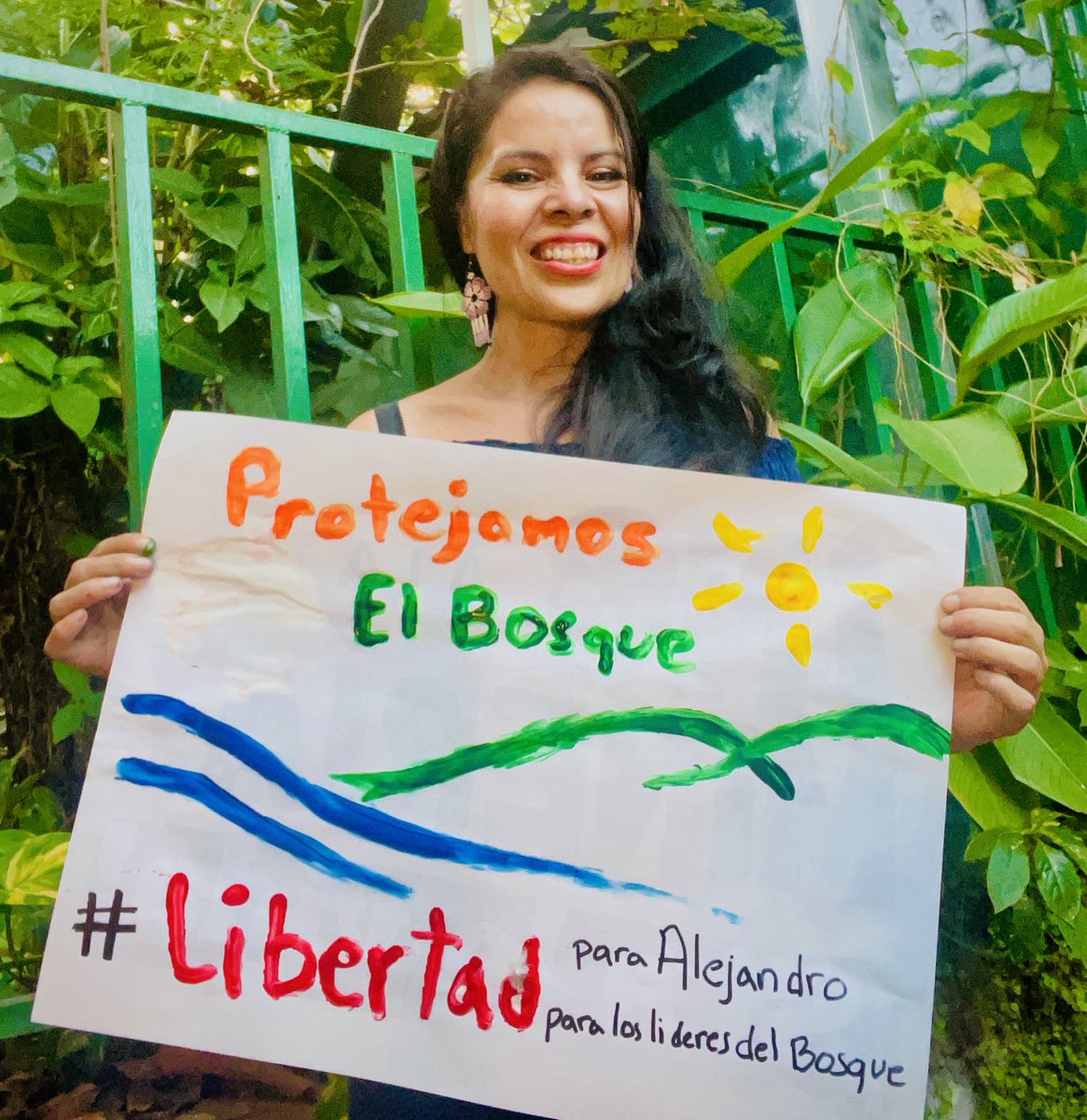 DEFENDAMOS EL BOSQUE🥰☀️🌱

HOY domingo CONTINUAMOS en🦶🏽 lucha COLECTIVA 🌹 hasta alcanzar la libertad defensores de la madre tierra

Elabora dibujos comparte fotos y/ o videos hastag

#LibertadparaAlejandro
#LibertadaparalosLideresElBosque

⁦<a href="/rev_mov/">Reverdes</a>⁩
