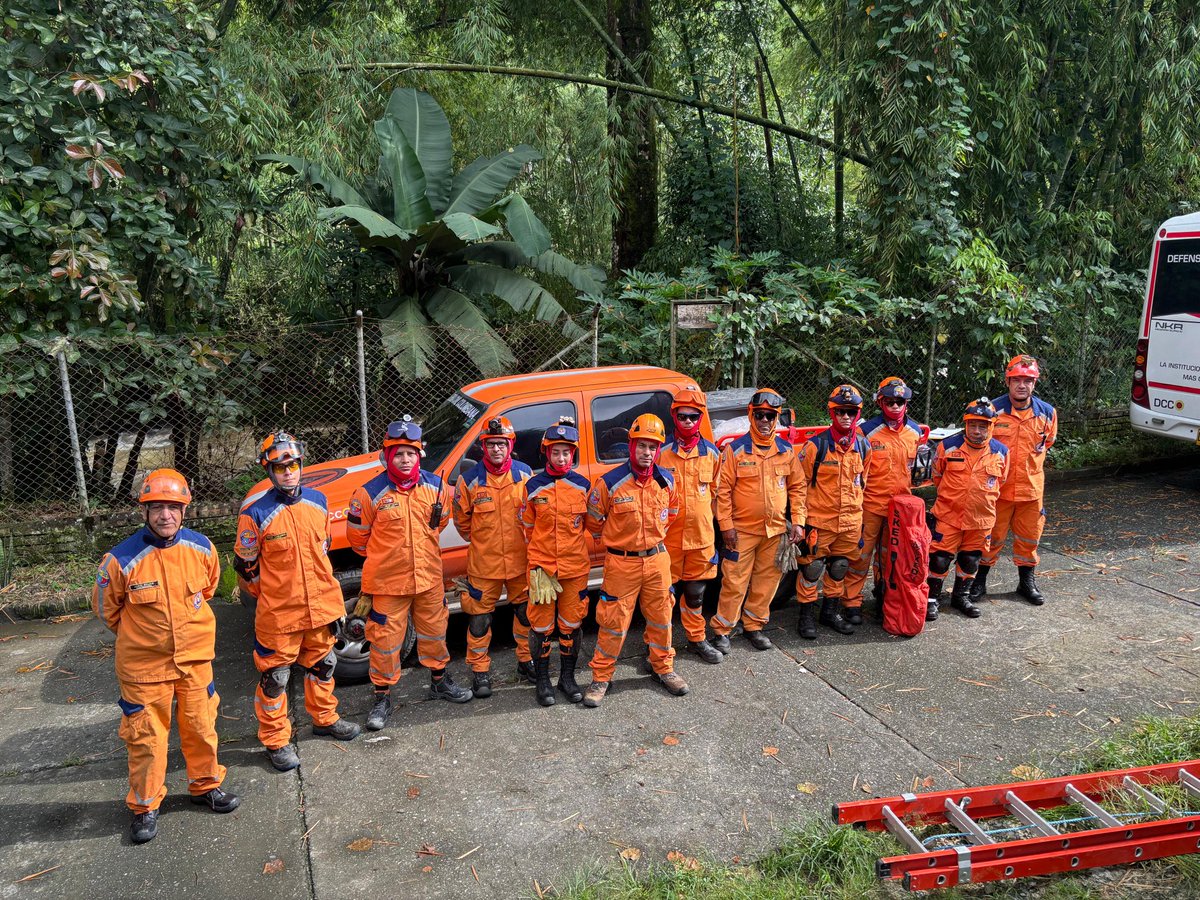 DefensaCivilCo's tweet image. ¡Preparados para Servir!

Cada día, cada hora, cada minuto...voluntarios en todo el país se preparan para salvar vidas. ¡Orgullo #FuerzaNaranja! 

#Caldas|#Bolívar |Brigadas Forestales #ValleDelCauca| #Cundinamarca |Curso Básico #Bogotá|Curso de Comunicaciones #Risaralda|USAR