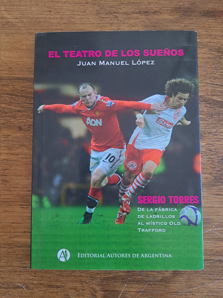 Franco ⭐⭐⭐ (@francoghio) on Twitter photo Sergio Torres se jugó un pleno a sus 22 años. Con 300 dólares de ahorro, partió rumbo a Inglaterra desde su Mar del Plata natal para intentar ser jugador profesional. La tapa es un spoiler: lo logró y jugó en en Old Trafford. El libro es un diario de viaje hermoso. Sergio Torres se jugó un pleno a sus 22 años. Con 300 dólares de ahorro, partió rumbo a Inglaterra desde su Mar del Plata natal para intentar ser jugador profesional. La tapa es un spoiler: lo logró y jugó en en Old Trafford. El libro es un diario de viaje hermoso.