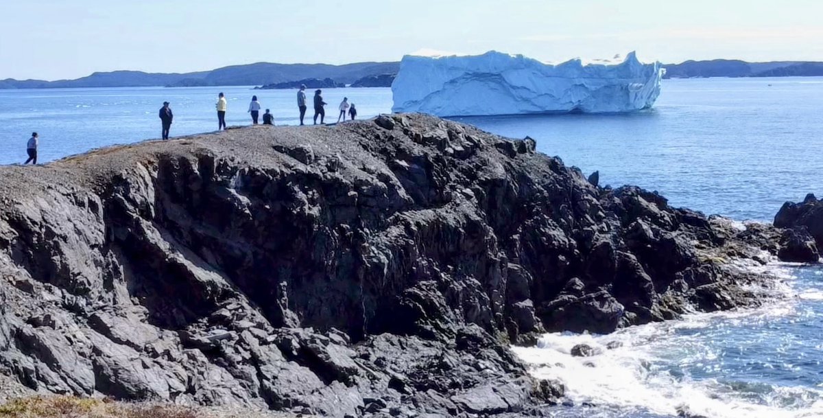 People watching an iceberg in Twillingate <a href="/EddieSheerr/">Eddie Sheerr</a> <a href="/NLtweets/">NewfoundlandLabrador</a>