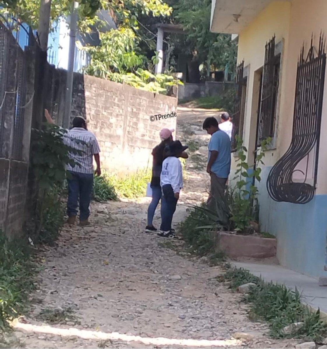 #EsteDía
Con la bendición del Sacerdote, el grupo de Seccionarios de la iglesia de la Natividad de María, recorren #Putla para realizar el censo de las madrinas y padrinos que deseen participar en la calenda para la fiesta patronal.