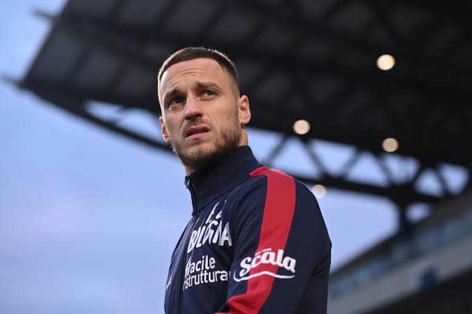 🇮🇹 - Ainda não sei como os torcedores da Internazionale não chutaram o Marko Arnautovic de Milão. Eu tenho ZERO saudade desse cara vestindo o manto rossoblù, embora seja grato pelo que fez em Bolonha.