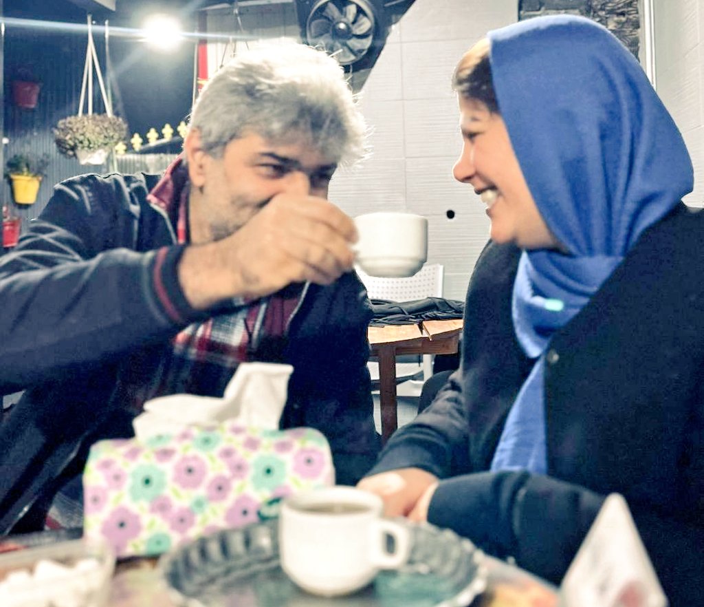 تولد مادریست ٫ که لبخندش آرامِ جهانِ ماست
و کنار پدری ٫ که بلد است قهوه را به بهانه‌ی 
خنده‌ی او بنوشد ٫ عشقِ شما دو نفر،
برای ما درسِ زندگیست ٫تولدت مبارک مامان جان
تمام شادی‌های دنیا فدای لبخندت...