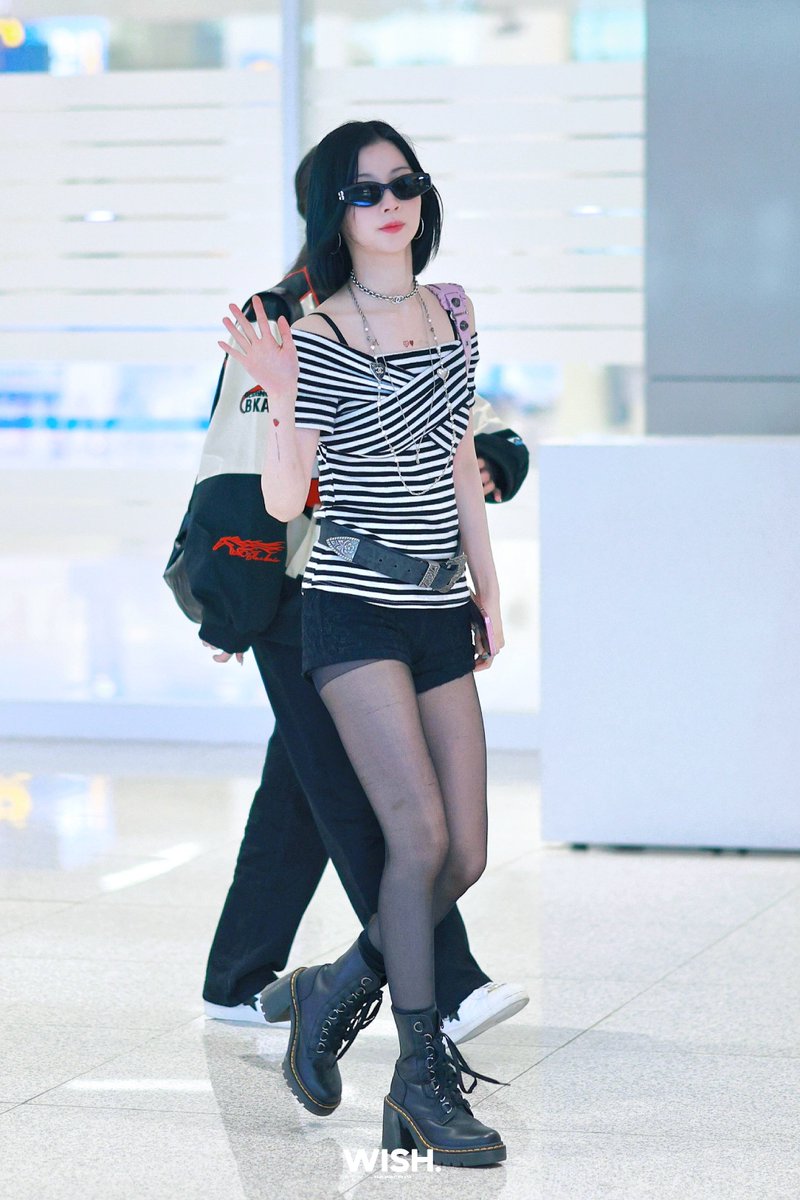 wish__asa's tweet image. 250519 🖤

#BABYMONSTER #베이비몬스터 
#아사 #ASA #榎並杏紗 #ENAMIASA