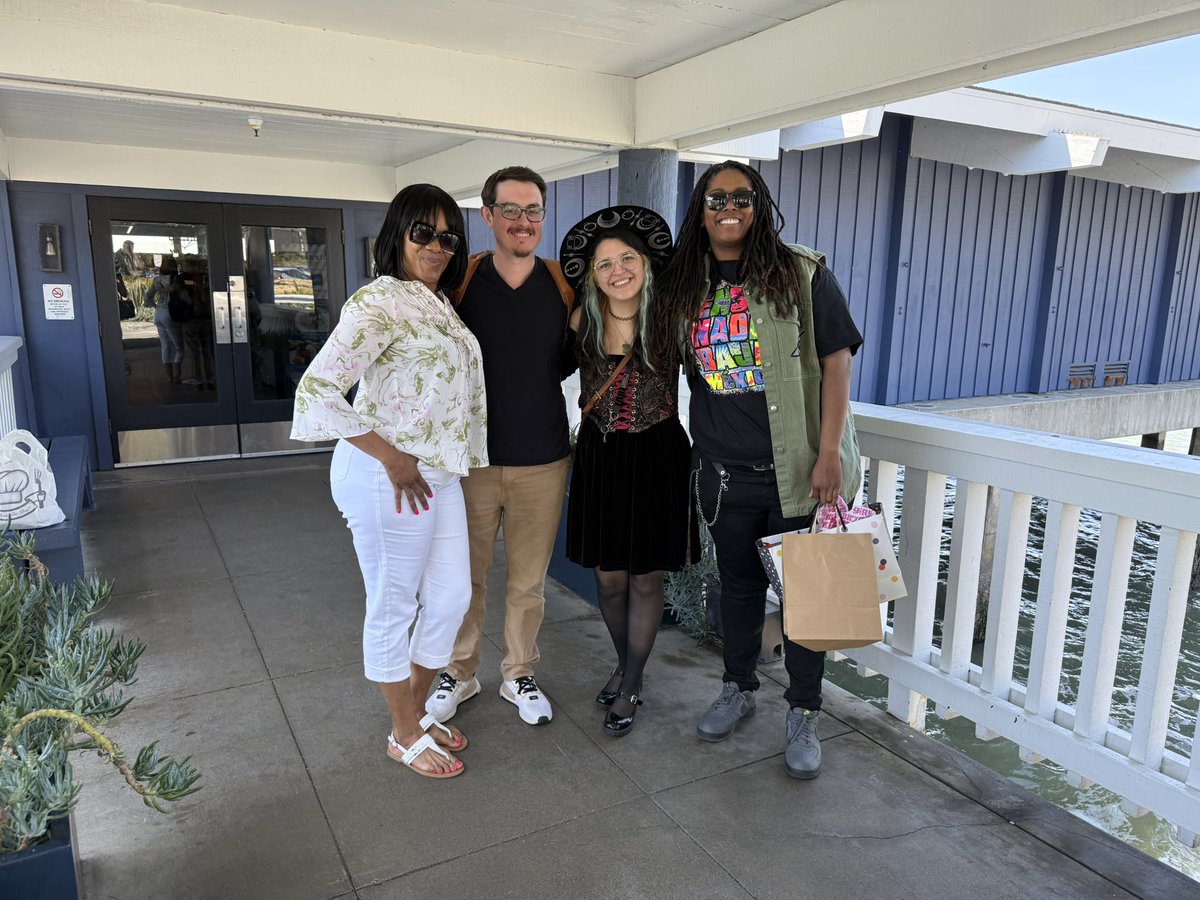 Omggggg <a href="/SurrealLuna/">Surreal Luna ✨🔮</a> made me this Naruto vest for my birthday and I’m in love!!!! And we went out to eat at a restaurant on top of the water with my mom and <a href="/Giftehd93/">Russell</a> 🤍🤍🤍☺️🥰