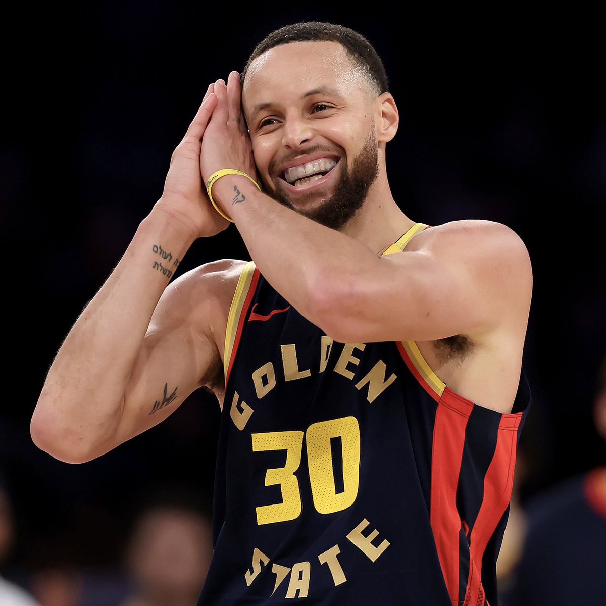 THE WARRIORS TAKE GAME 1 VS LA IN OT 🤩

STEPH TUCKED LEBRON IN WITH 45 😴😴😴