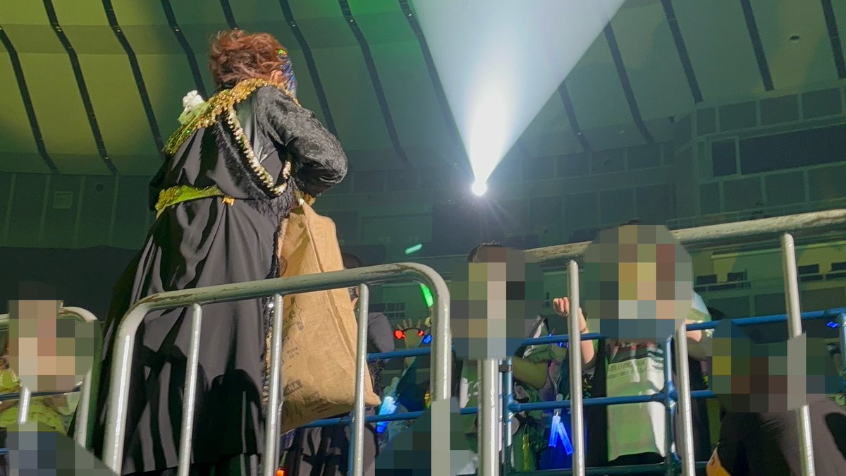 karan_yes_yes's tweet image. 上手アリーナ側 FBちゃんがボールをお手渡ししてるところのお写真☺️(修正版)
 #MSSP横アリ
 #MSSP横アリなう