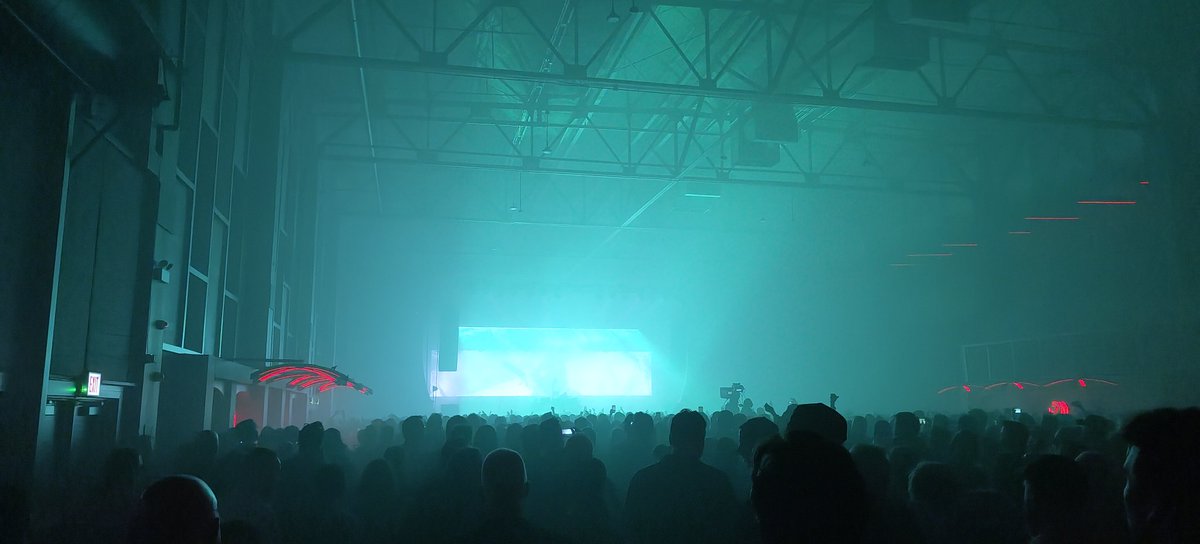 cloudypeeps's tweet image. I'm invisible and a razor of love. @underworldlive last night at @RadiusChicago was a beautiful dream. #underworld #chicago #radiuschicago #dream