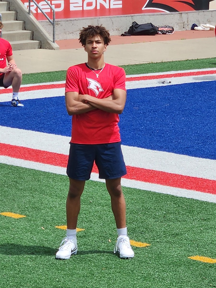JosiahTillman28's tweet image. Had a great time at @svsu_football prospect camp Saturday. We competed and had lots of fun. Thank you @CoachSchu44 @rbrady1313 @CoachBark4 @BClay_9 for all the coaching. #godisgood