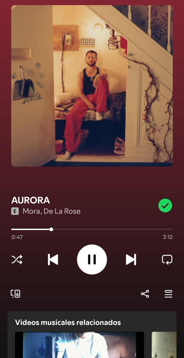 "Déjate querer y el mundo lo pongo a tus pies"