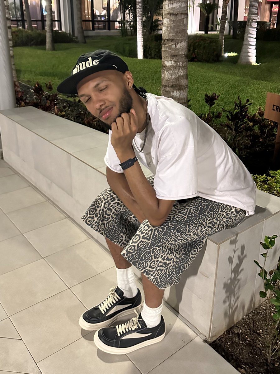 alwillis_'s tweet photo. minus the bullshit. life's great 💙 https://t.co/5nNQkx4vwB